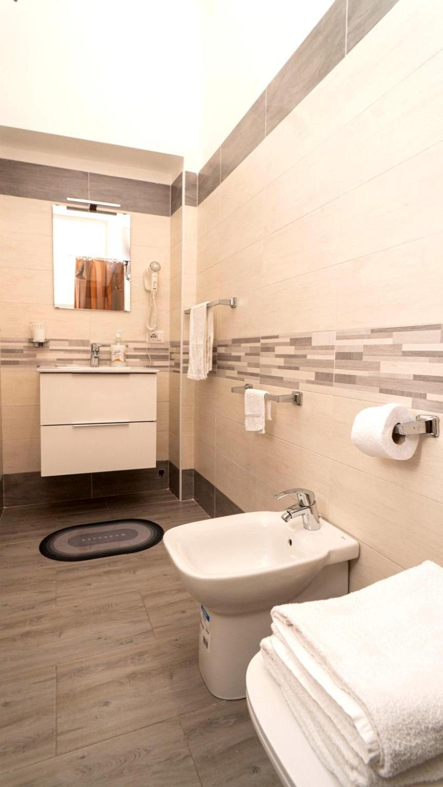 Casa Vacanze Alma B&B Grazioso Appartamento Sul Lungomare Di Pozzuoli A 300Mt Dal Centro E Dal Rione Terra By Movery Buitenkant foto